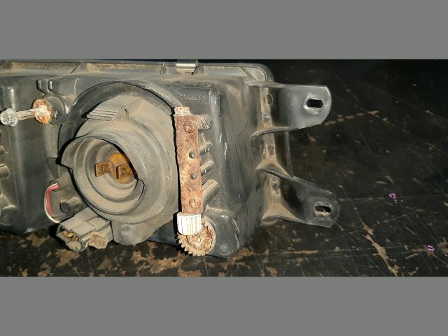 bontott MITSUBISHI LANCER Bal Fényszóró