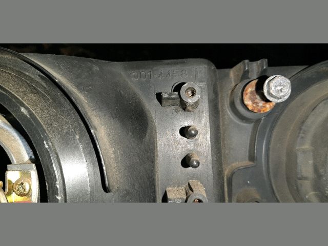 bontott MITSUBISHI LANCER Bal Fényszóró