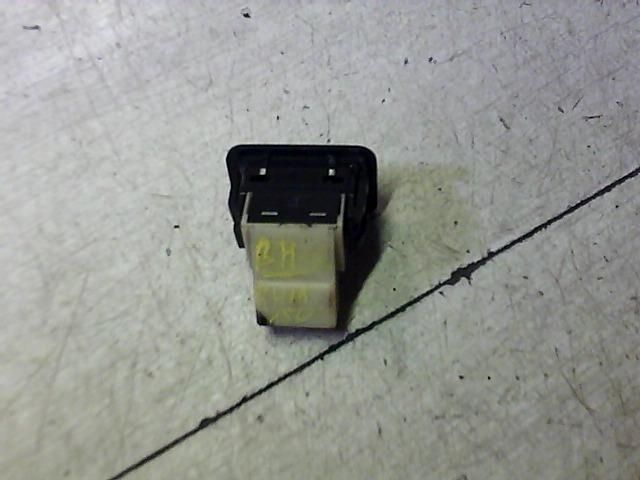 bontott MITSUBISHI LANCER Bal hátsó Ablakemelő Kapcsoló