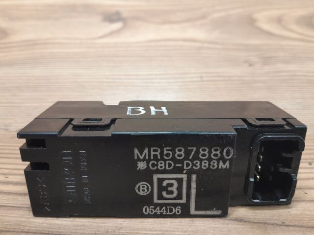 bontott MITSUBISHI LANCER Bal hátsó Ablakemelő Kapcsoló