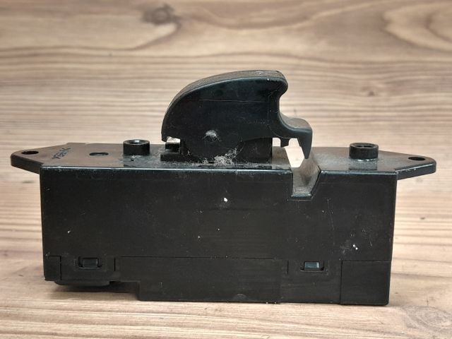 bontott MITSUBISHI LANCER Bal hátsó Ablakemelő Kapcsoló