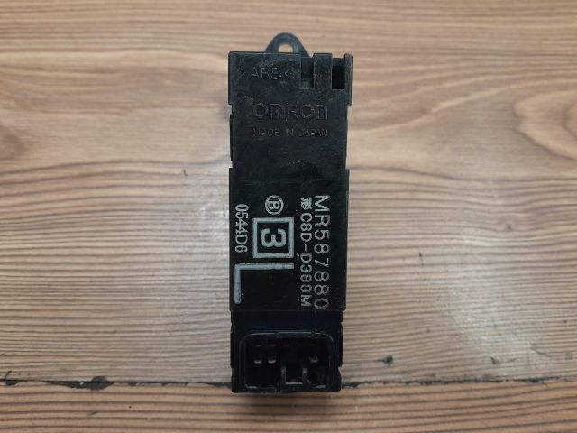 bontott MITSUBISHI LANCER Bal hátsó Ablakemelő Kapcsoló