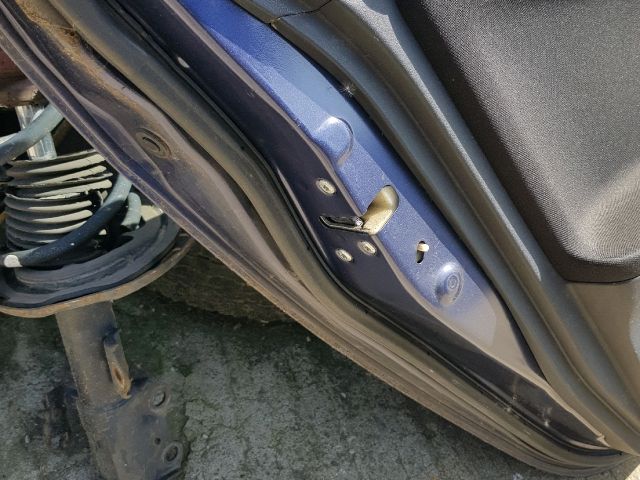 bontott MITSUBISHI LANCER Bal hátsó Ajtó (Részeivel)