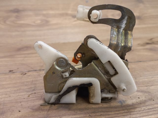 bontott MITSUBISHI LANCER Bal hátsó Ajtózár