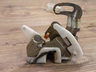 bontott MITSUBISHI LANCER Bal hátsó Ajtózár