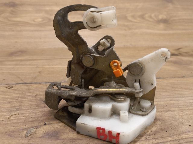 bontott MITSUBISHI LANCER Bal hátsó Ajtózár