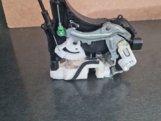 bontott MITSUBISHI LANCER Bal hátsó Ajtózár