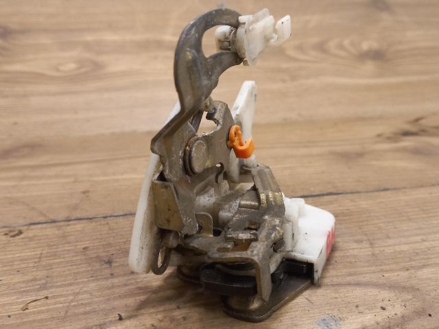 bontott MITSUBISHI LANCER Bal hátsó Ajtózár