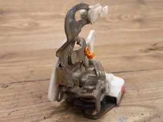 bontott MITSUBISHI LANCER Bal hátsó Ajtózár