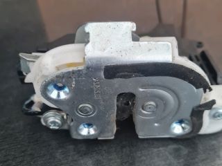 bontott MITSUBISHI LANCER Bal hátsó Ajtózár