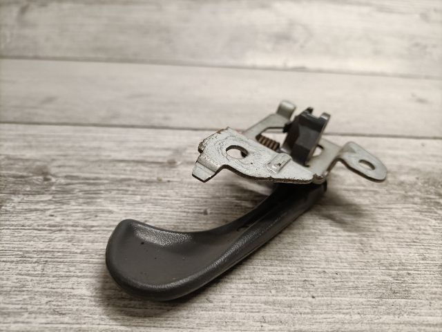 bontott MITSUBISHI LANCER Bal hátsó Belső Kilincs