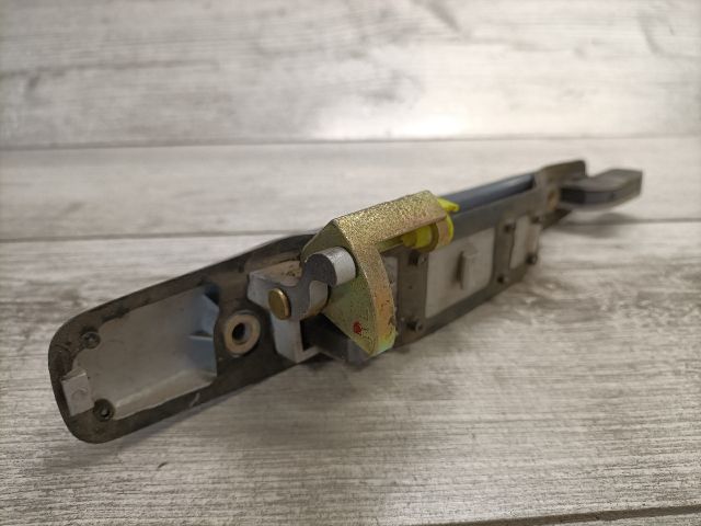 bontott MITSUBISHI LANCER Bal hátsó Külső Kilincs