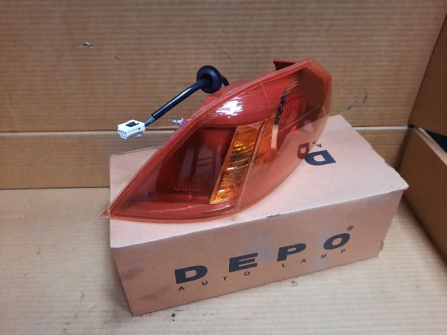 bontott MITSUBISHI LANCER Bal Hátsó Lámpa