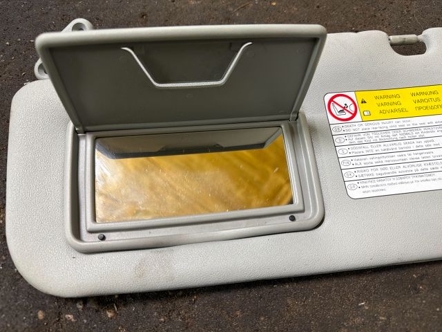 bontott MITSUBISHI LANCER Bal Napellenző