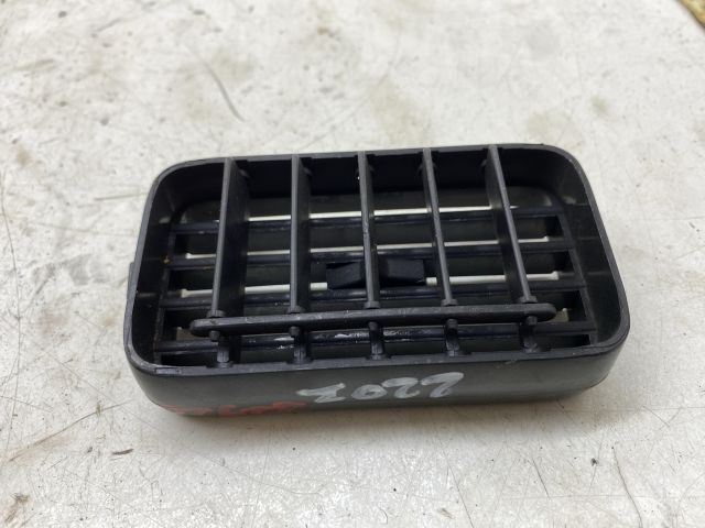 bontott MITSUBISHI LANCER Bal Szellőző