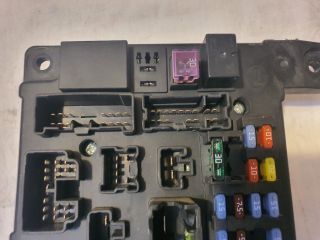 bontott MITSUBISHI LANCER Biztosítéktábla Utastér