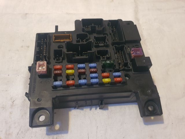 bontott MITSUBISHI LANCER Biztosítéktábla Utastér