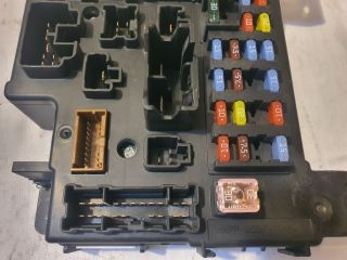 bontott MITSUBISHI LANCER Biztosítéktábla Utastér