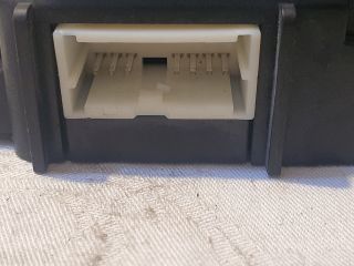 bontott MITSUBISHI LANCER Biztosítéktábla Utastér