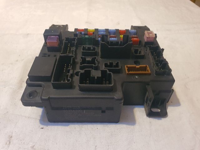 bontott MITSUBISHI LANCER Biztosítéktábla Utastér