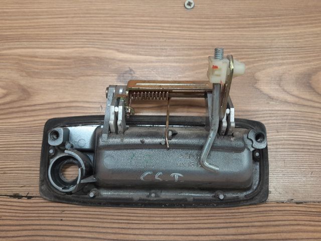 bontott MITSUBISHI LANCER Csomagtérajtó Kilincs