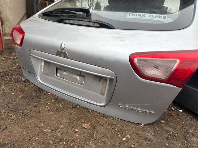 bontott MITSUBISHI LANCER Csomagtérajtó (Részeivel)