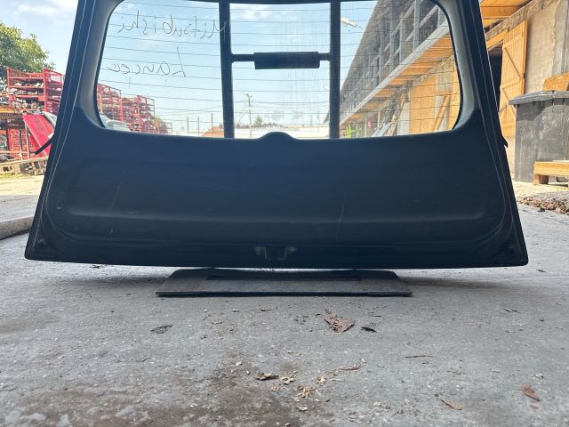 bontott MITSUBISHI LANCER Csomagtérajtó (Részeivel)