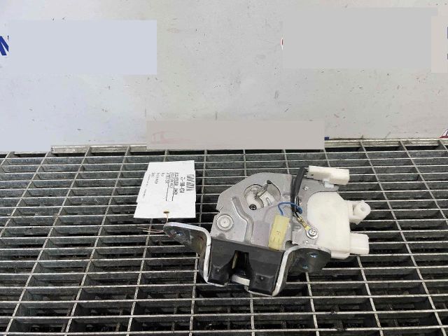 bontott MITSUBISHI LANCER Csomagtérajtó Ütköző