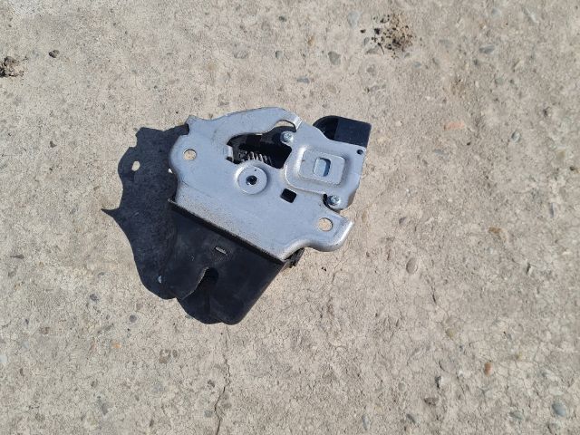 bontott MITSUBISHI LANCER Csomagtérajtó Zárszerkezet