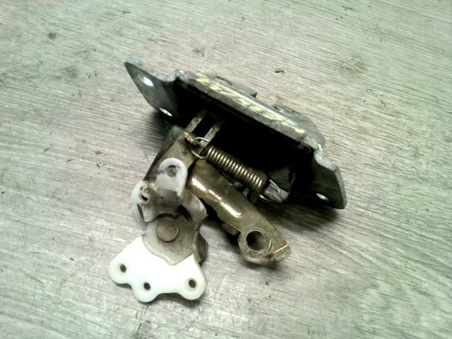 bontott MITSUBISHI LANCER Csomagtérajtó Zárszerkezet