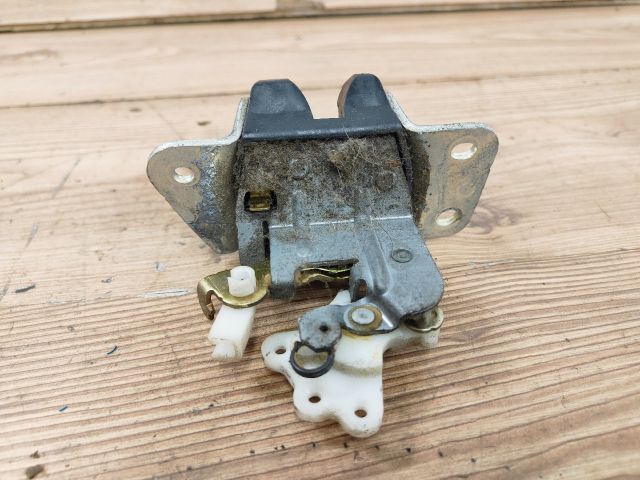 bontott MITSUBISHI LANCER Csomagtérajtó Zárszerkezet