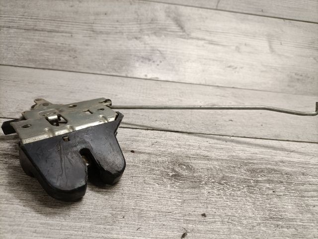 bontott MITSUBISHI LANCER Csomagtérajtó Zárszerkezet