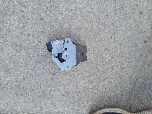 bontott MITSUBISHI LANCER Csomagtérajtó Zárszerkezet