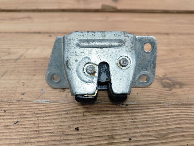 bontott MITSUBISHI LANCER Csomagtérajtó Zárszerkezet