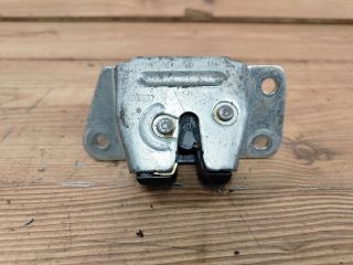 bontott MITSUBISHI LANCER Csomagtérajtó Zárszerkezet