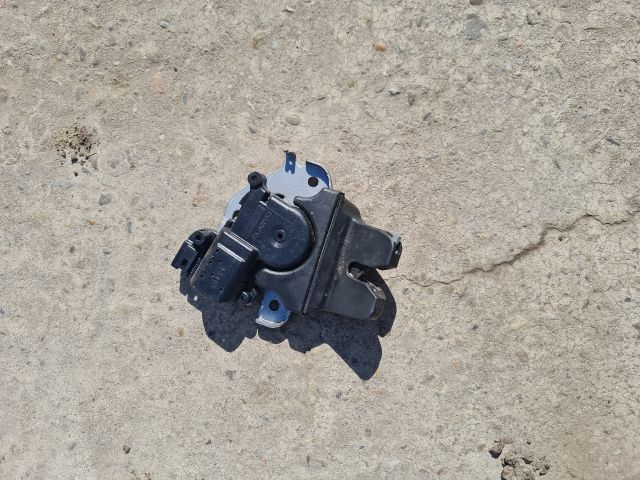 bontott MITSUBISHI LANCER Csomagtérajtó Zárszerkezet