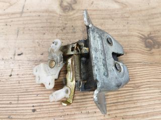 bontott MITSUBISHI LANCER Csomagtérajtó Zárszerkezet