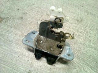 bontott MITSUBISHI LANCER Csomagtérajtó Zárszerkezet