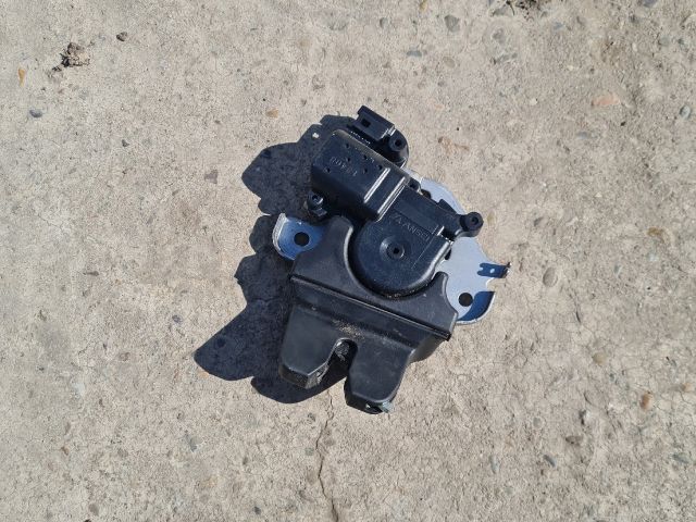 bontott MITSUBISHI LANCER Csomagtérajtó Zárszerkezet