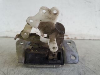 bontott MITSUBISHI LANCER Csomagtérajtó Zárszerkezet