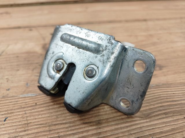 bontott MITSUBISHI LANCER Csomagtérajtó Zárszerkezet