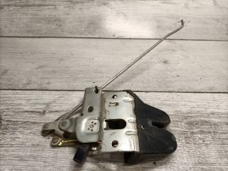 bontott MITSUBISHI LANCER Csomagtérajtó Zárszerkezet