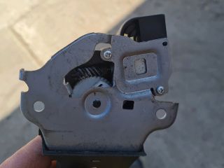 bontott MITSUBISHI LANCER Csomagtérajtó Zárszerkezet