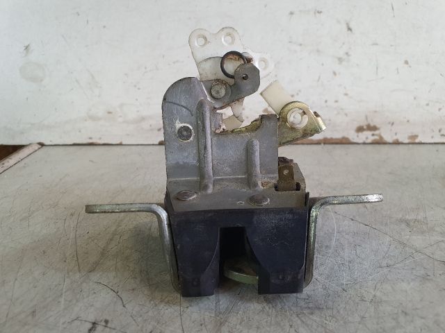 bontott MITSUBISHI LANCER Csomagtérajtó Zárszerkezet