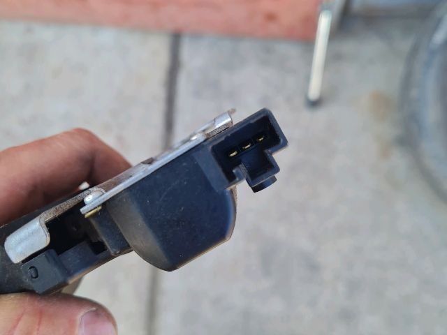 bontott MITSUBISHI LANCER Csomagtérajtó Zárszerkezet