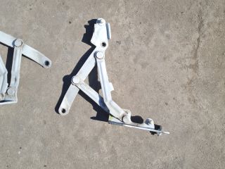 bontott MITSUBISHI LANCER Csomagtérajtó Zsanér