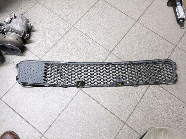 bontott MITSUBISHI LANCER Első Lökhárító Alsó Középső Díszrács