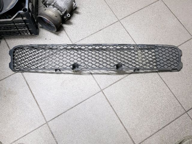 bontott MITSUBISHI LANCER Első Lökhárító Alsó Középső Díszrács