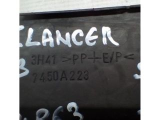 bontott MITSUBISHI LANCER Első Lökhárító Bal Díszrács