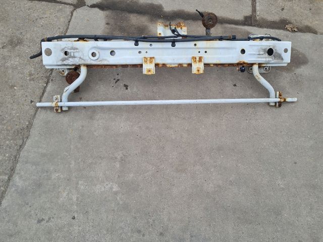 bontott MITSUBISHI LANCER Első Lökhárító Merevítő (Fém)